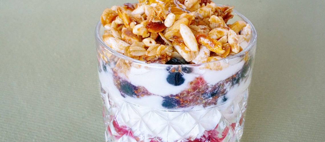 yogurt granola parfait